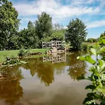 Le Domaine Du Chateau Blanc A 10 Minutes De Pairi Daiza ベッド・アンド・ブレックファスト