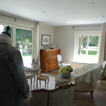 Le Domaine Du Chateau Blanc A 10 Minutes De Pairi Daiza Bed & Breakfast