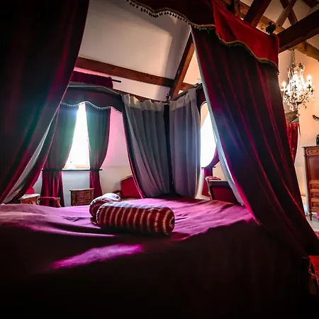 Le Domaine Du Château Blanc à 10 Minutes De Pairi Daiza Couette-café