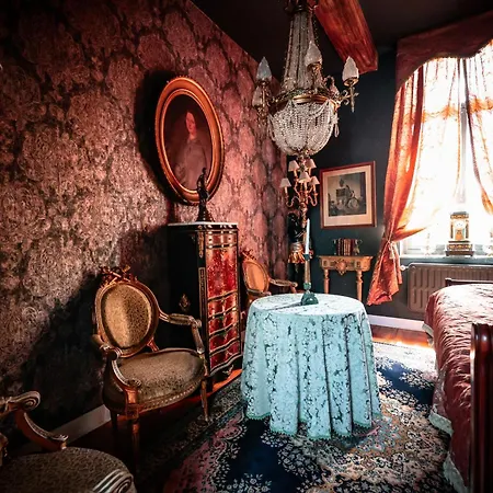 Le Domaine Du Château Blanc à 10 Minutes De Pairi Daiza Couette-café