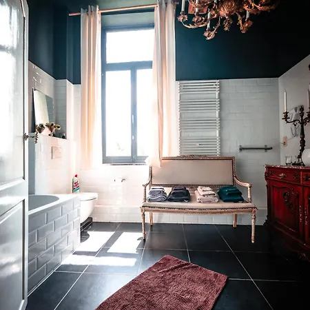 Le Domaine Du Château Blanc à 10 Minutes De Pairi Daiza 3* Jurbise