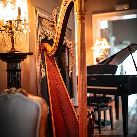 Le Domaine Du Château Blanc à 10 Minutes De Pairi Daiza Couette-café Jurbise