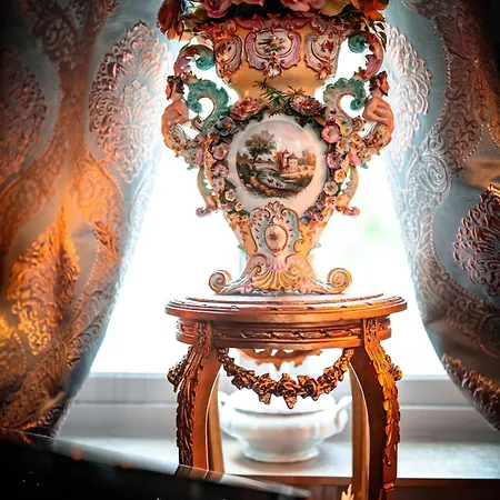 Couette-café Le Domaine Du Château Blanc à 10 Minutes De Pairi Daiza 3*