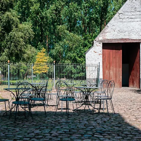 Le Domaine Du Chateau Blanc A 10 Minutes De Pairi Daiza