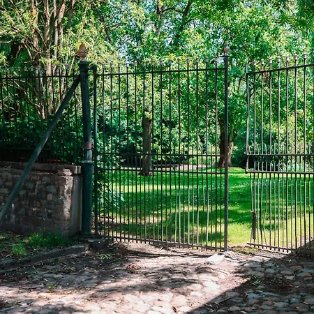 Le Domaine Du Chateau Blanc A 10 Minutes De Pairi Daiza Bed & Breakfast Jurbise