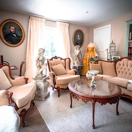 Le Domaine Du Château Blanc à 10 Minutes De Pairi Daiza 3*