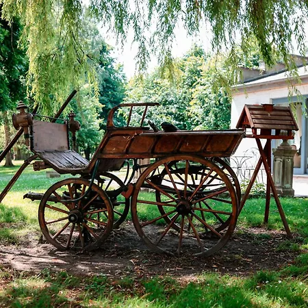 Couette-café Le Domaine Du Château Blanc à 10 Minutes De Pairi Daiza 3*