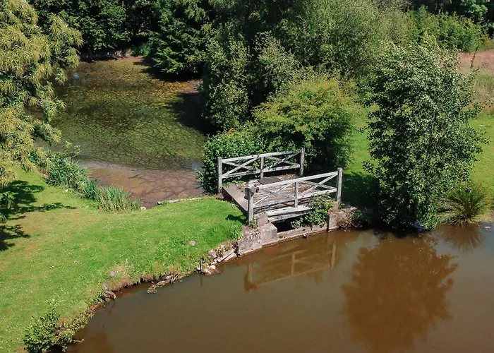 Le Domaine Du Chateau Blanc A 10 Minutes De Pairi Daiza 3* Jurbise