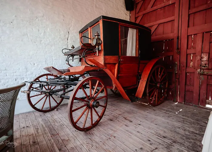 Le Domaine Du Chateau Blanc A 10 Minutes De Pairi Daiza Bed & Breakfast