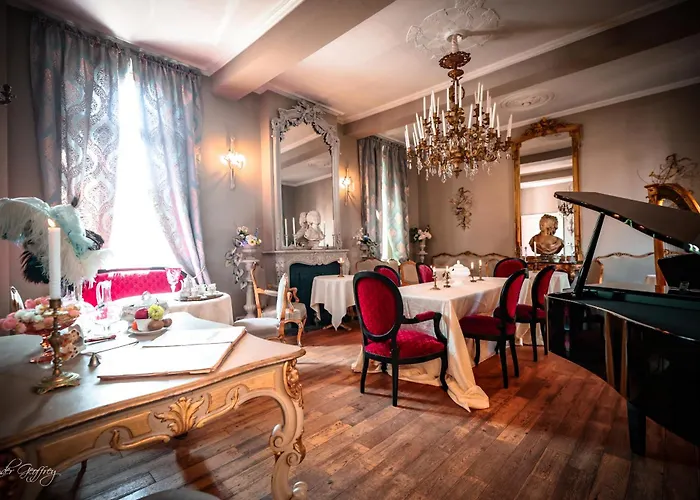 Le Domaine Du Chateau Blanc A 10 Minutes De Pairi Daiza Bed & Breakfast 3*