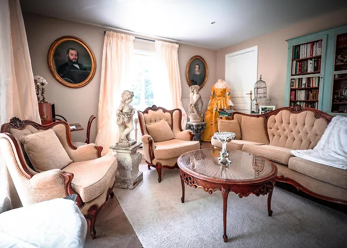 Le Domaine Du Chateau Blanc A 10 Minutes De Pairi Daiza 3*