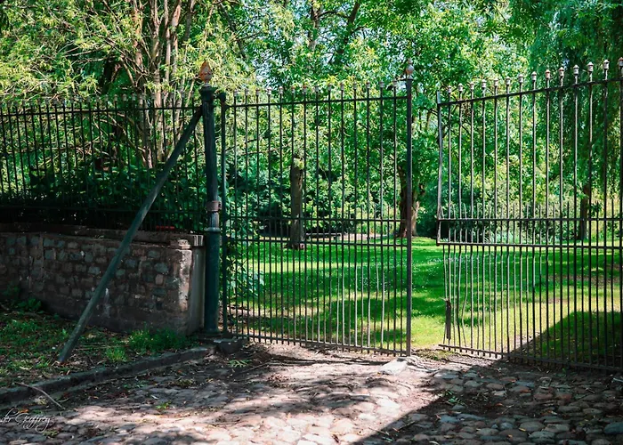 Le Domaine Du Chateau Blanc A 10 Minutes De Pairi Daiza Jurbise