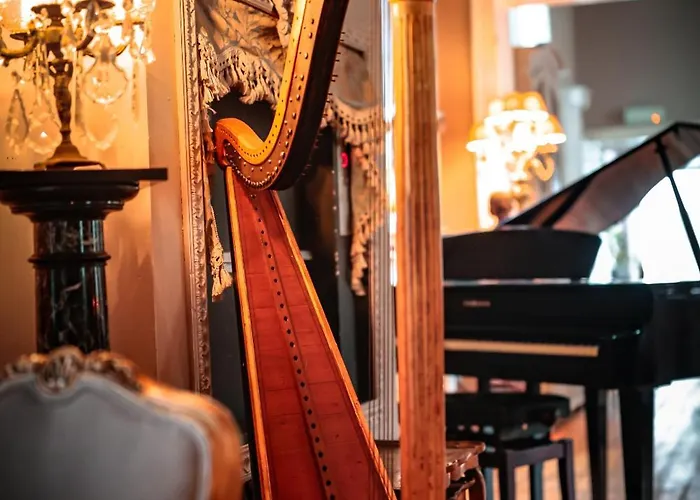 Le Domaine Du Chateau Blanc A 10 Minutes De Pairi Daiza Bed & Breakfast 3*